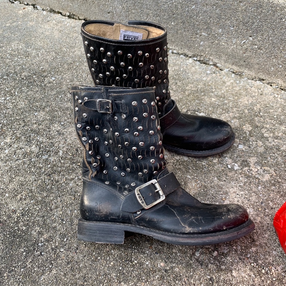 Frye Jenna Cut Stud Short Distressed Moro Boots